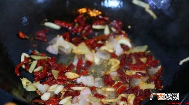 蕨菜炒腊肉的流程是什么