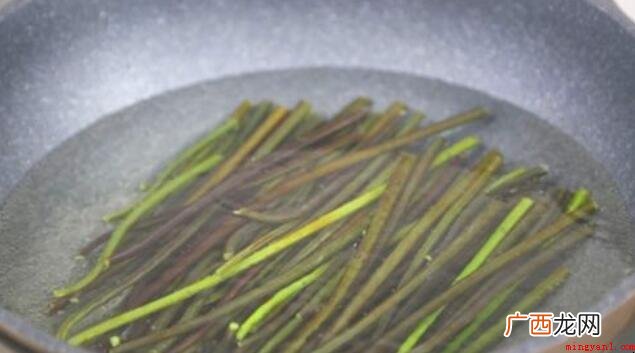蕨菜炒腊肉的流程是什么