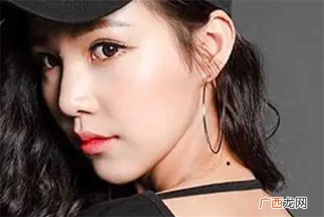 女人后背有痣命苦是吗不是真的 女人后背有痣命苦是真的吗