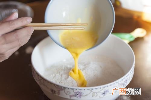家用小麦粉能做蛋糕吗,低筋小麦做蛋糕要加酵母粉嘛？