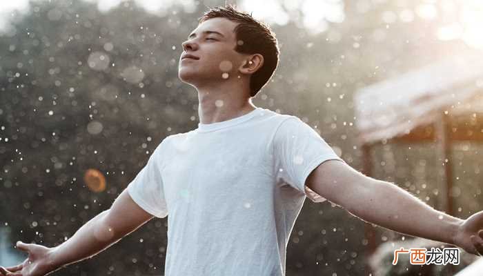 梦到下雨被淋湿