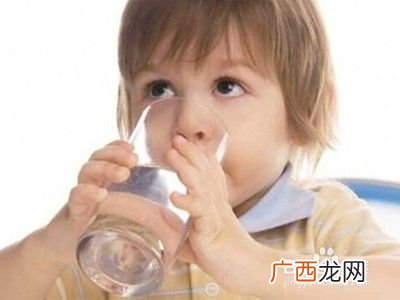 喝水步骤正确喝水的方法是什么,1000ml的水一上午可以喝完么？