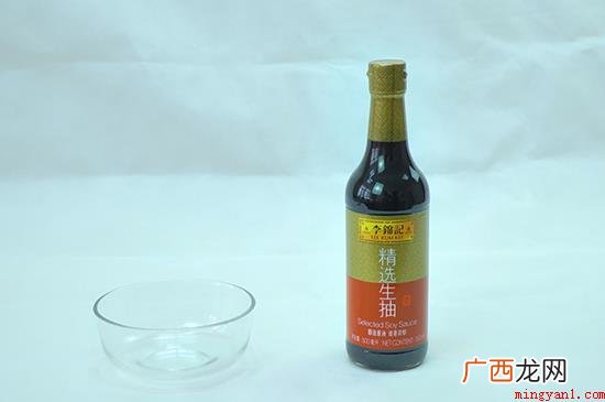 生抽是老抽的一种,以大豆、黑豆或是面粉为原料,人工接入种曲 生抽是什么