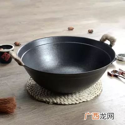 精铁锅是什么材质的,精铁锅与铸铁锅区别的好处和危害？