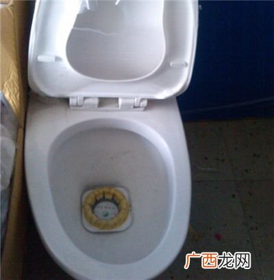 马桶冲不干净是什么原因,为什么冲完马桶有时冲不干净呢1?