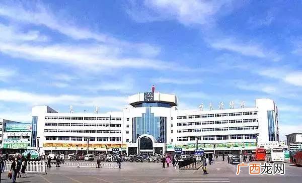 呼和浩特火车站属于哪个区,呼和浩特火车站距市区多少公里？
