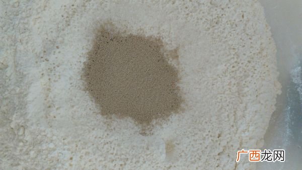 酵母粉的定义和作用,馒头酵母粉，泡打粉，增白粉性质有什么不同？