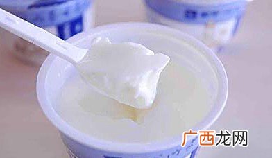 酸奶是怎么制作出来的,怎么制作酸奶,我记得六年级的科学书有讲到?