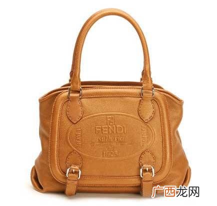 芬迪包包什么档次,菲拉格慕和芬迪哪个档次更高？