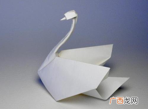 简单天鹅怎么折,三角折纸如如何插成天鹅？