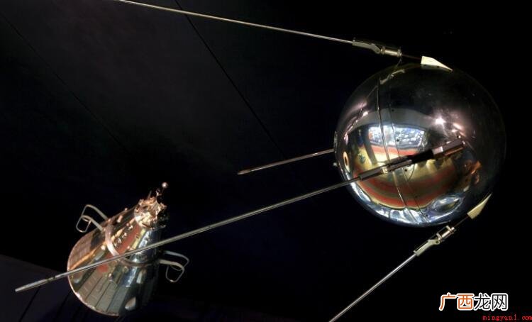世界第一颗人造卫星什么时候发射成功 世界第一颗人造卫星什么时候发射成功的