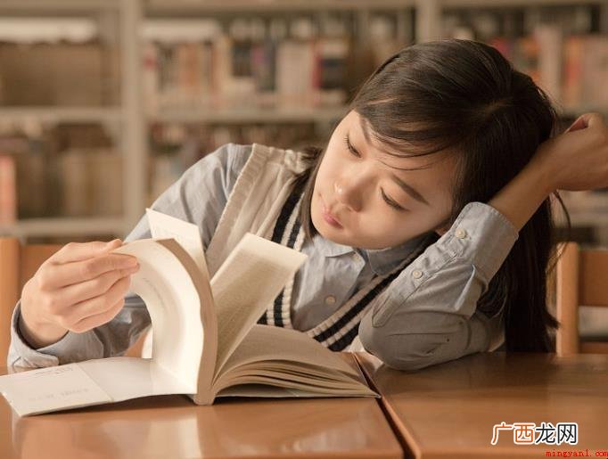 自叹不如,汉语成语,拼音是z tn b r 自叹不如是什么意思