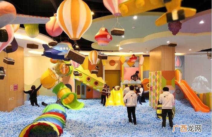 别人孩子百日宴祝福语,同事孩子百天宴祝福语？