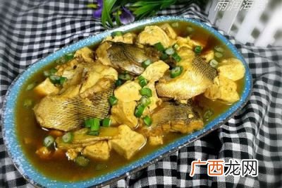 鲈鱼炖豆腐怎么做好吃,鲈鱼香菇炖豆腐的做法？