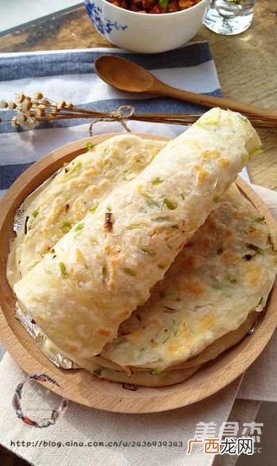 千层烙饼的做法,街上卖的千层饼的做法？
