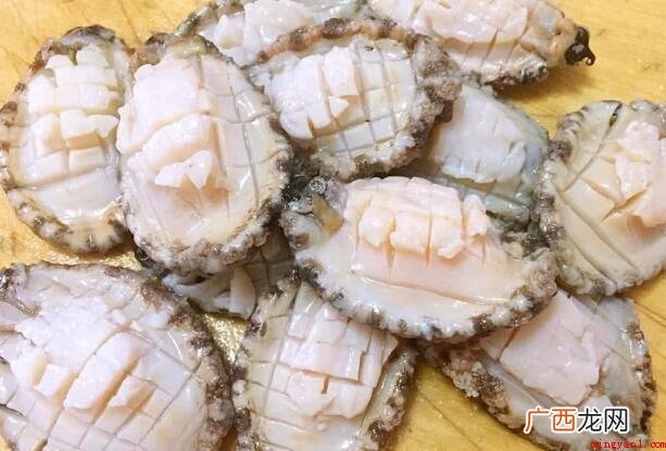 鲍鱼用凉水洗净沥干水分预留 鲍鱼怎么做好吃又入味