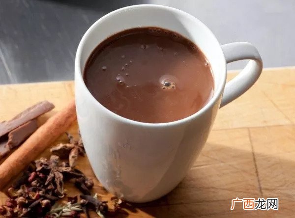 喝热巧克力的好处,热巧克力就是可可饮料吗提神吗？