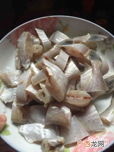 重庆干烧耗儿鱼的做法,干烧耗儿鱼的正宗做法？