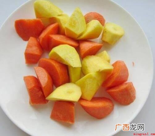 羊腿、胡萝卜、盐、姜、圆葱 家常炖羊腿怎么做好吃又简单