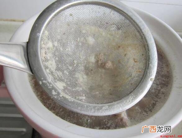 羊腿、胡萝卜、盐、姜、圆葱 家常炖羊腿怎么做好吃又简单