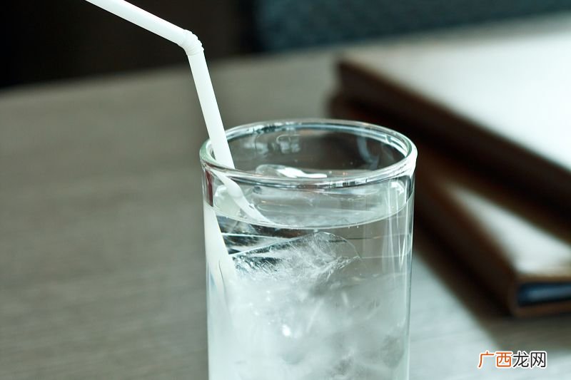 矿泉水过期了烧开了还能喝吗,变质的矿泉水烧开能喝吗？