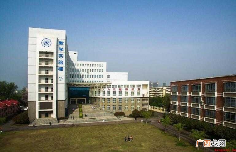漯河医专高等专科学校面积多大