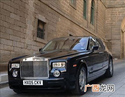 劳斯莱斯的雨伞有什么作用,什么车可以把雨伞从车门抽出来？