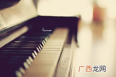钢琴的大谱架和小谱架有什么区别,雅马哈和卡瓦依哪个更值得买？