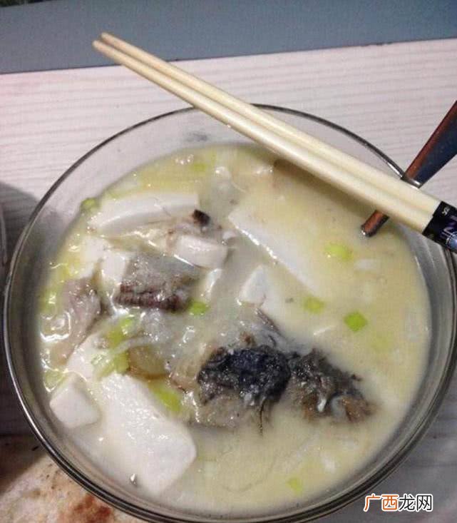 清炖鱼头汤怎样去腥味,鲢鱼头怎么去腥味？