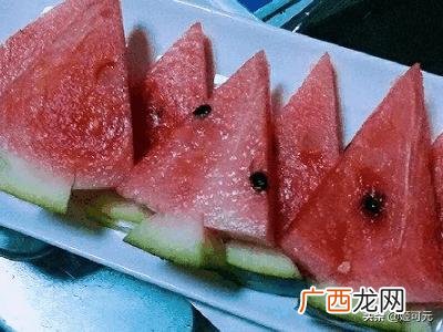 西瓜拼盘怎么切简单又好看,如何切5种不同的西瓜果盘?