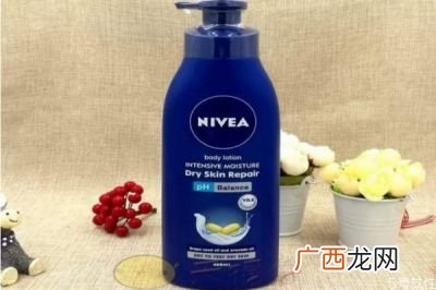 酒店润肤露可以擦脸吗,有些酒店客房里有一些收费的简单化妆品，这些化妆品都有啥东西呢?小弟正在应聘一家橄榄油公司？