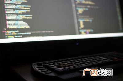 ipad2突然黑屏怎么回事,Ipad2突然黑屏，只显示时间，和搜索，触摸屏失灵，怎么回事啊？