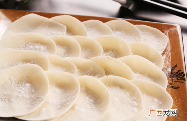 饺子皮怎么和面比例,水饺和面比例怎么配制？