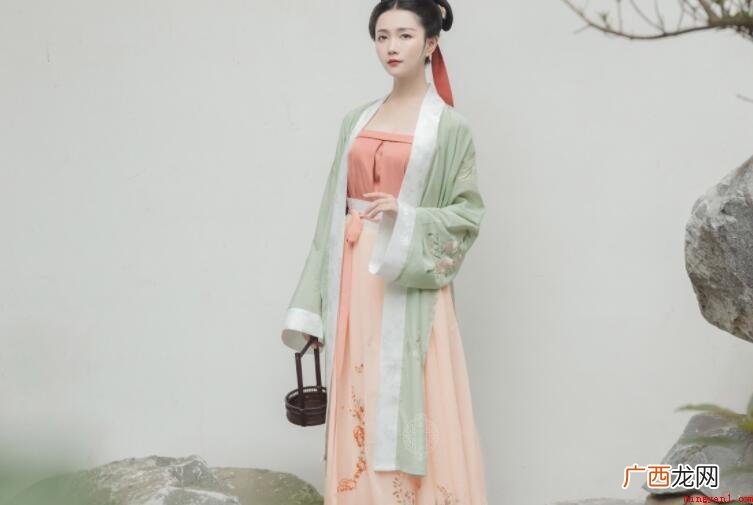 百迭裙和褶裙有什么区别