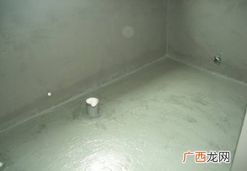 卫生间防水高度是多少,卫生间做防水应该做多高呀，三面墙都做一米八还是只有一面墙做一米八？另外柔性防水的材料是什么？