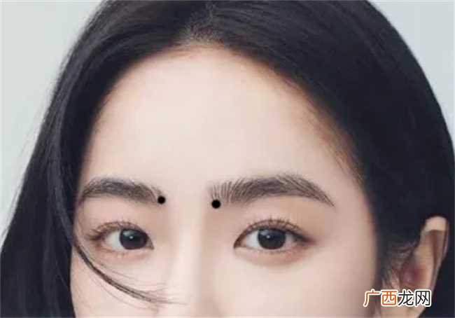 眉中有痣的女人大富大贵 女人眉中藏痣大富大贵