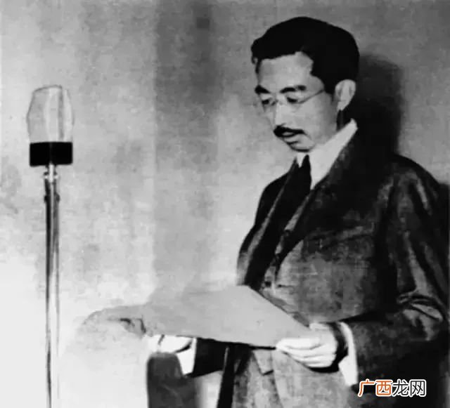 日本天皇投降书的具体内容是什么,1945年几月几号日本在投降书上签字？