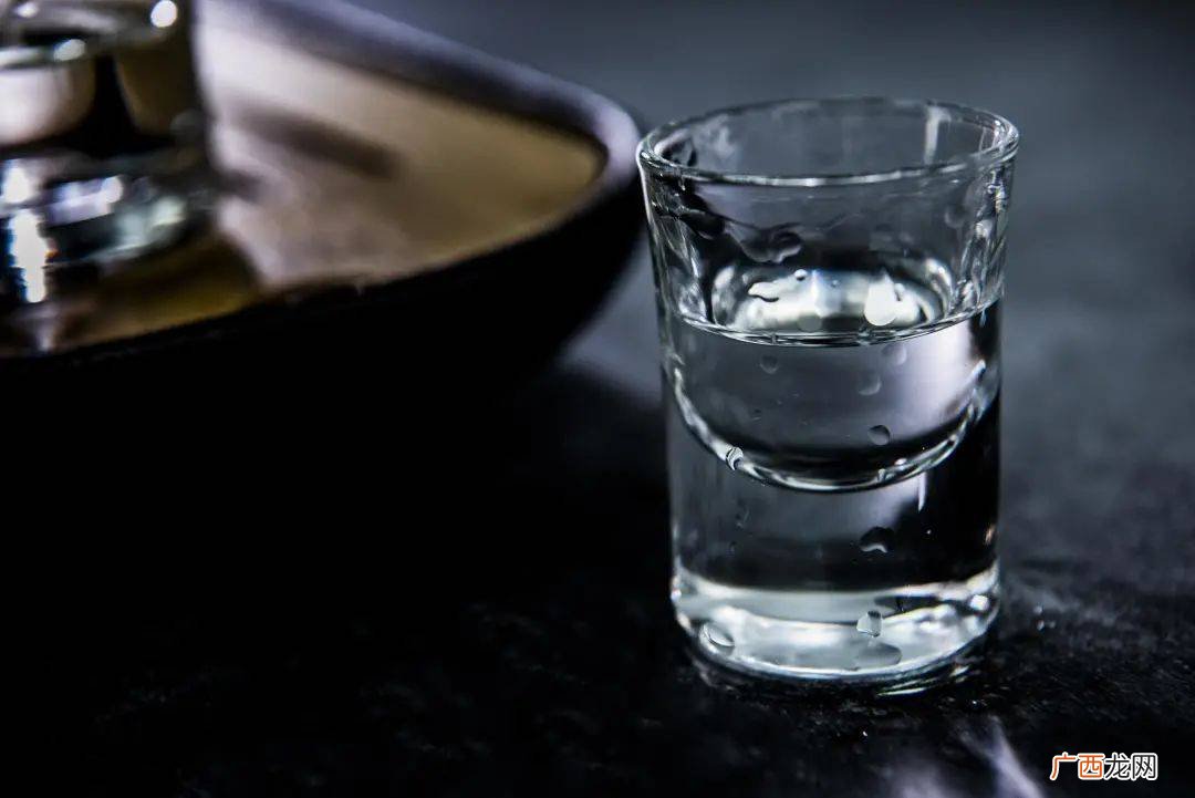 一瓶白酒的热量,各种酒的热量表？
