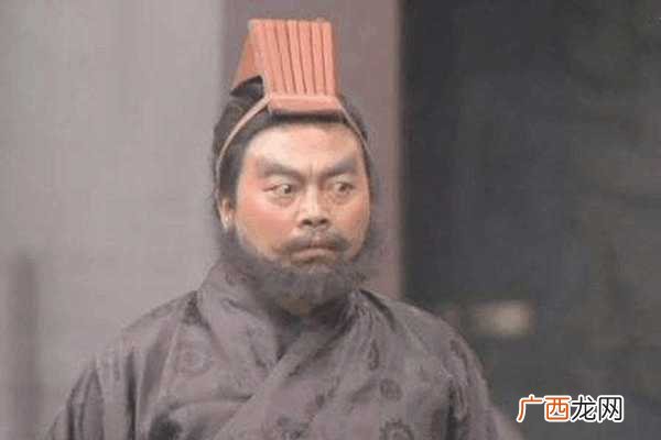 描写张飞外貌的片段,原文中对刘备、关羽、张飞的外貌特点描写的句子？