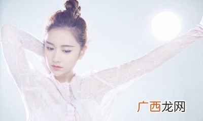 李春嫒在煎饼侠中演的什么角色,亲爱的爸妈，梅姐的扮演者？