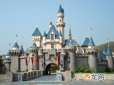 美国有几个迪士尼乐园,俄罗斯在2005年建立了几个迪士尼乐园?