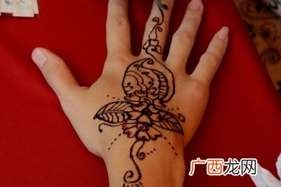 纹身纹鲤鱼什么意思,纹黑鲤鱼是什么意思？