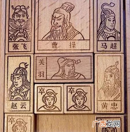 谁败走华容道,三国演义曹操败走华容道时，先后遇到了谁？