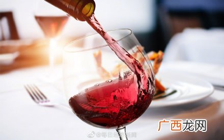 红酒过期还能喝吗,放了八年的红酒能喝吗？