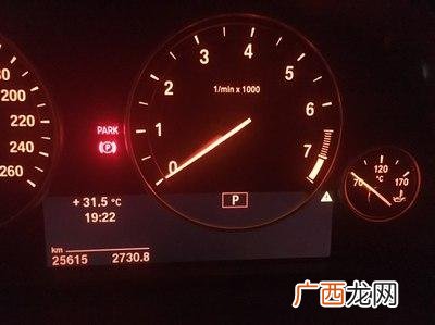 三角形里面有个感叹号是什么意思,一个三角形里面一个感叹号是什么意思？