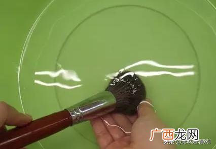 眼影刷清洗方法,化妆刷怎么清洗?