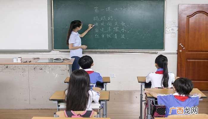 梦见在学校读书