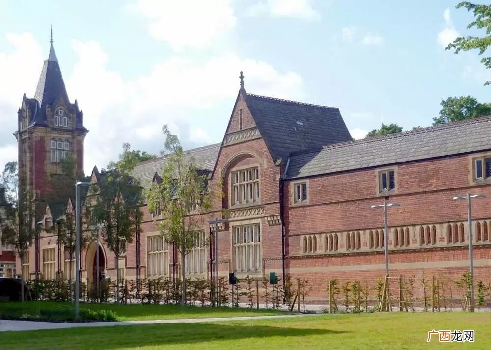 关于LEEDS大学,利兹大学一个星期上课几天？