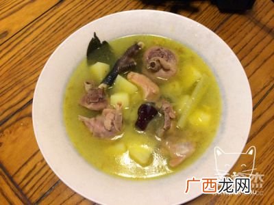 请问老母鸡怎么炖呢,母鸡肉怎么炖好吃？