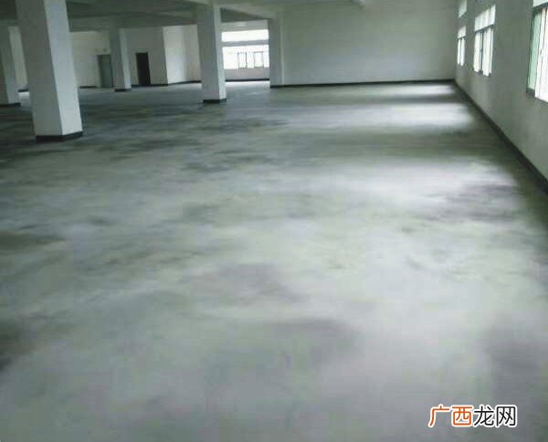水泥自流平怎么施工,高强度水泥自流平固化剂怎么施工？